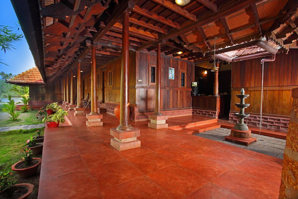 Kondai Lip Backwater Heritage Resort Коччи Экстерьер фото