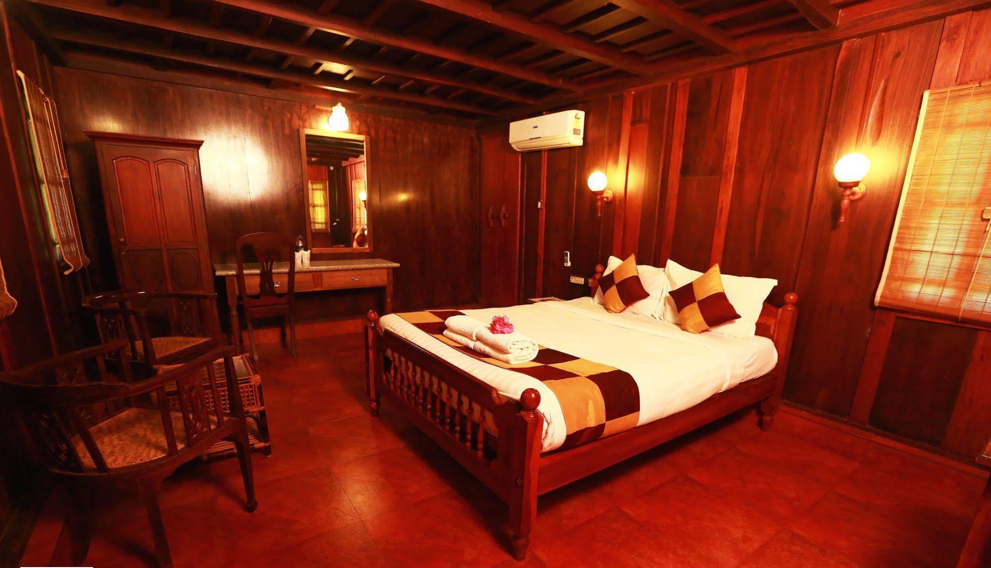Kondai Lip Backwater Heritage Resort Коччи Экстерьер фото